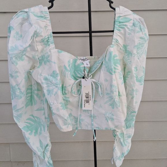 Amazon Drop palm print white crop blouse - Picture 5 of 7